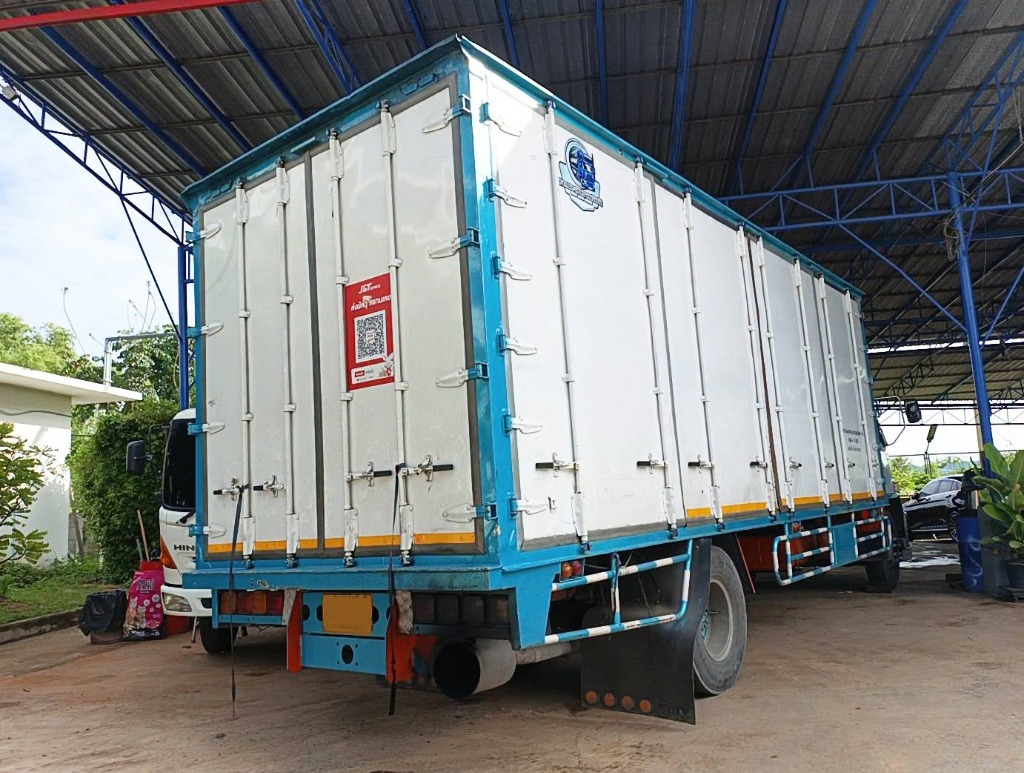 ตู้บรรทุกฟ้า 10 บาน ด้านหลัง ISUZU FTR 160